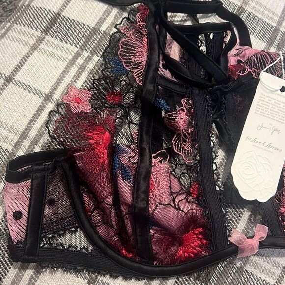NWT For Love And Lemons Elegant Black and Pink Lace Halter Bra Floral 34A - Picture 3 of 7